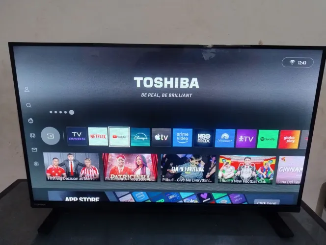 Tv Toshiba 32 polegadas smart borda infinita na garantia ainda