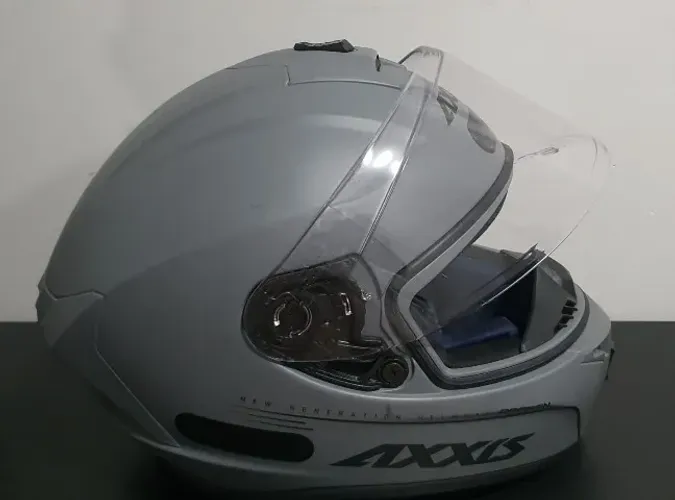Capacete motociclismo (Axxis e LS2)