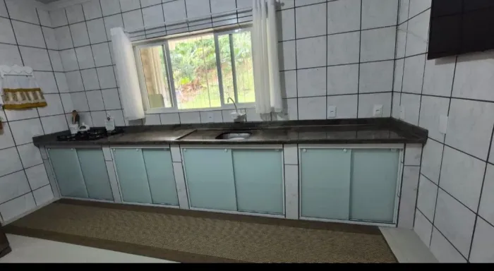 Vendo balcão de pia , granito, portas de vidro e prateleiras de vidro
