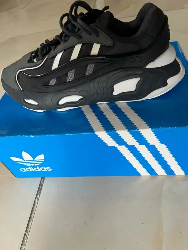 Tênis adidas oznova