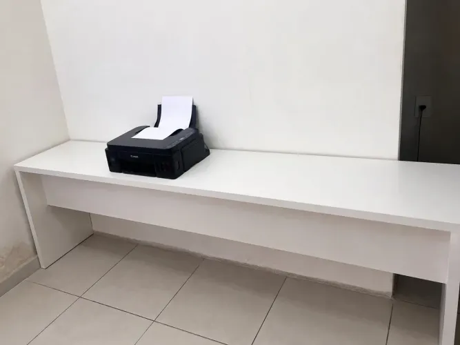 Balcão MDF Branco para Loja/Escritório - Excelente Estado