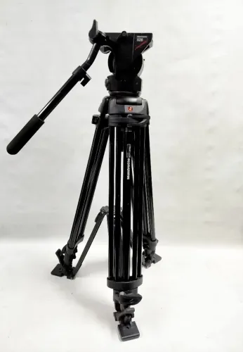 Tripé Manfrotto 545GB com a cabeça hidráulica (fluida) Manfrotto 526