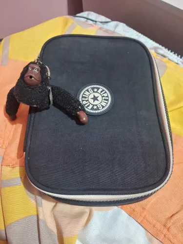 Estojo Kipling box 100 pens.