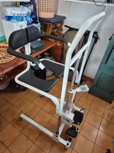 Cadeira de transferência elétrica a bateria 135 kg semi-nova