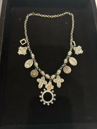 Colar prateado vintage
