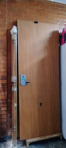 Porta Mul-T-Lock Interactive Blindada em alto nível completa com as ferragens e acessórios