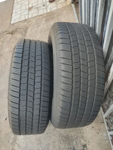 Vendo 02 pneus 265/65/17 Michelin (usados)