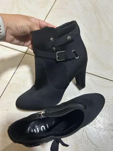 Bota cano médio - marca UNISA