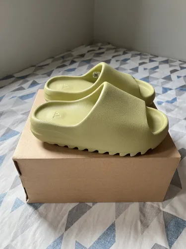 Yeezy Slide Resin