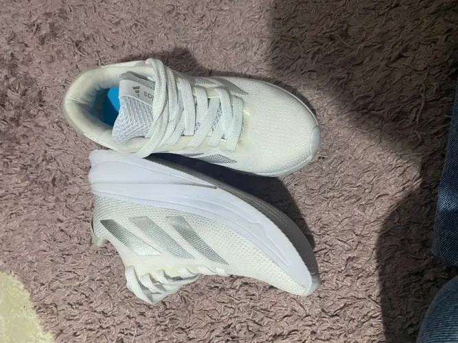 Tênis adidas 