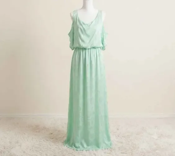 Vendo vestidos seminovos, tamanhos G/GG, valores 50,00 reais. (Não há troca)