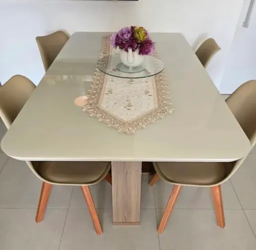 Mesa de jantar - 4 cadeiras 
