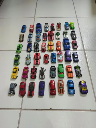 Lote 48 Carrinhos Hot Whells