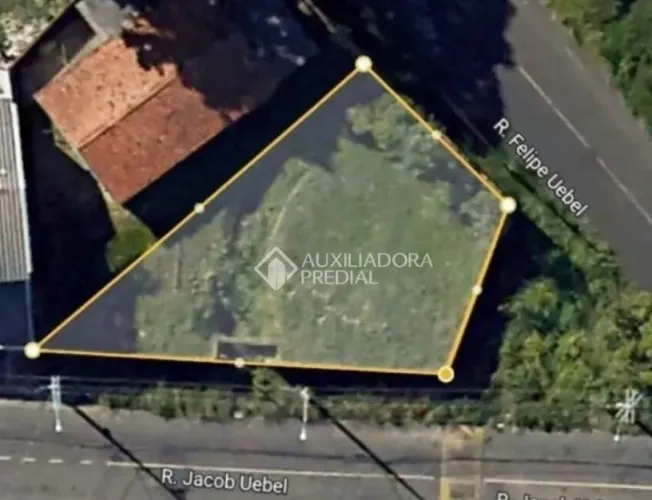 TERRENO DE ESQUINA - VENDO OU TROCO