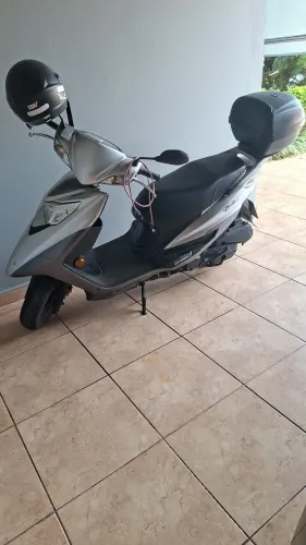 Moto unica  dona