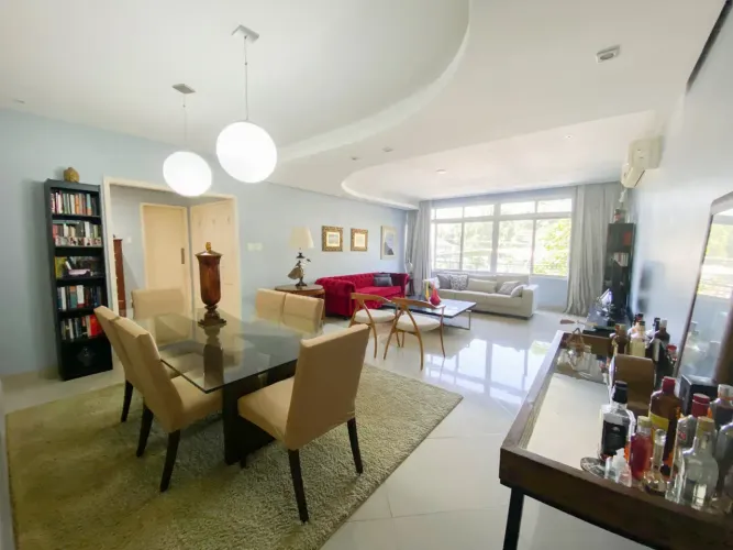 Apartamento para venda possui 180 metros quadrados com 4 quartos