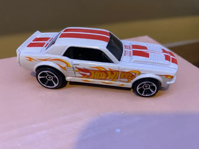 Carrinho Hotwheels 67 Ford Mustang Coupê Branco Loose Novo 1:64 Hot Wheels