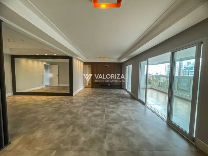 Apartamento à Venda no Mont Royal, Parque Campolim, com 166 m², 3 Suítes e Varanda Gourmet