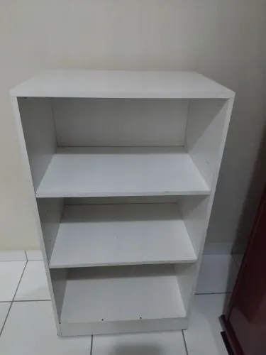 Balcão com prateleiras 