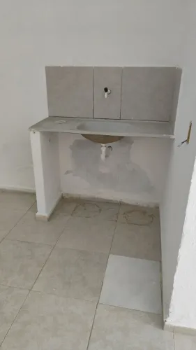 Aluga-se kitnet no planalto *)