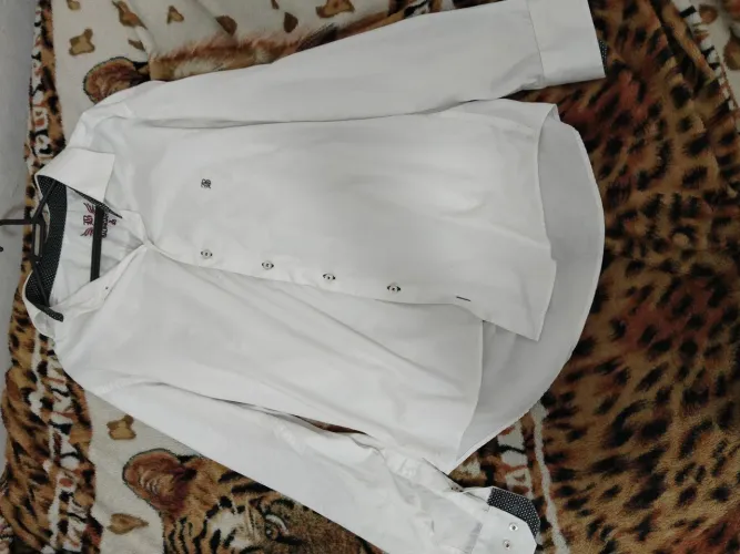 Camisa social BAUMGARTEN branca, em excelente estado de conservação