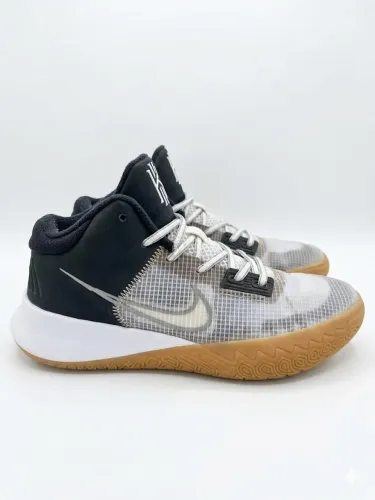 Tenis kyrie 38
