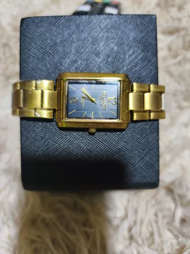 Vende-se um relógio