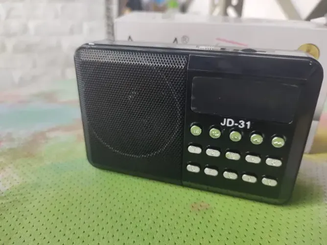 Rádio Bluetooth Recarregável FM USB Cartão de Memória Display Digital