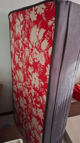 Vende se cama solteiro seminovo