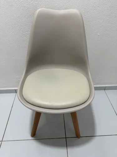 Cadeira Polipropileno Estofada Bege