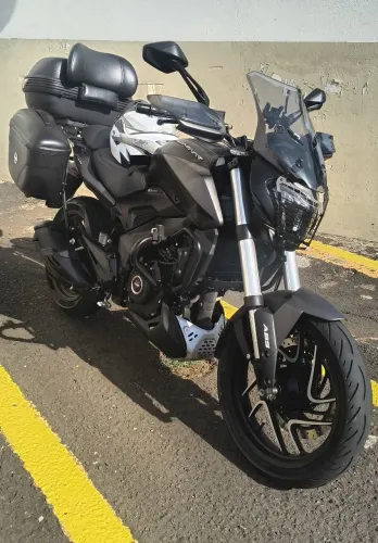 Vendo moto Bajaj Dominar 400cc completa de acessórios