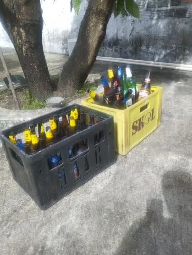 2 Engradados de cerveja com vasilhame 40$ casa, facilito entrega
