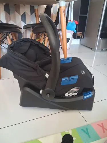 Bebê conforto + base para carro Burigotto