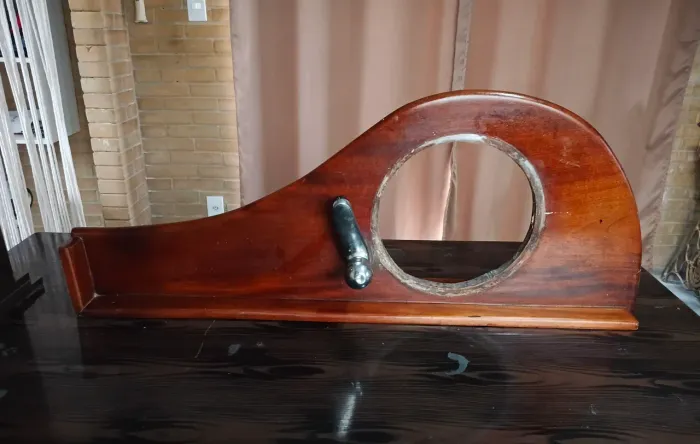 Vendo uma linda bancada de pia de banheiro de madeira, tamanho 120 cm. 