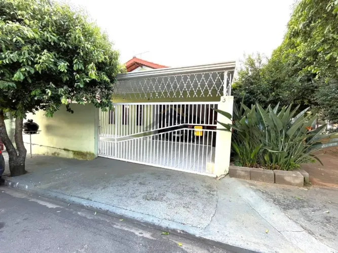 Casa a venda no Bairro Joao XXIII, Vinhedo/SP. Casa aconchegante com 2 dormitórios e 2 vag