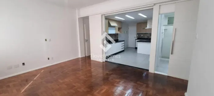 Apartamento a venda no Leblon reformado de 2 quartos, RJ