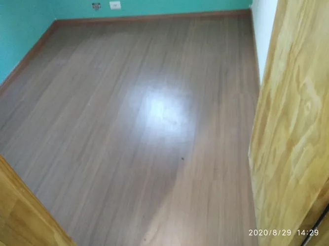 Colocador de pisos vinílico
