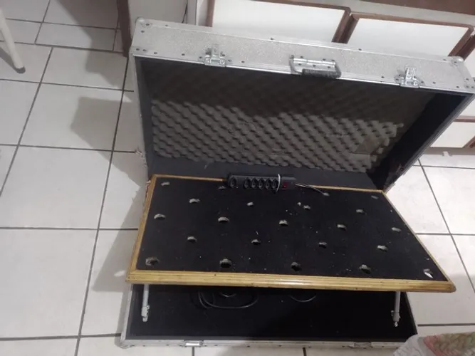 Pedalboard com pistão e case 87 x 53 x 18 cm aceito pedais pedaleira 