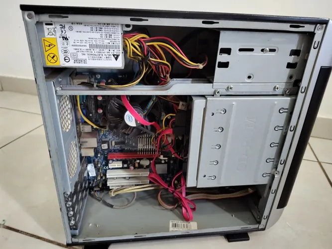Vendo esta CPU para retirar peças só 70,00 reais 