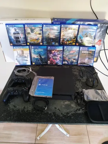 Playstation 4 Slim / 500Gb (Completo - Seminovo)