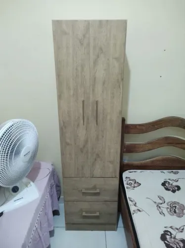 Guarda roupa pequeno 2 gavetas