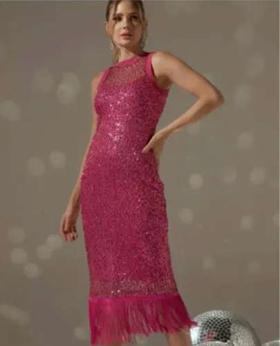 Vestido rosa paetê com franja