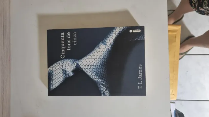 Cinquenta tons de cinza - E.L.James