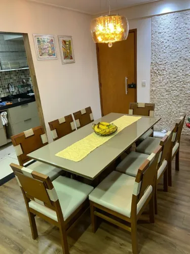 Mesa de jantar 1,80 x 90 com 8 cadeiras Jacaúna