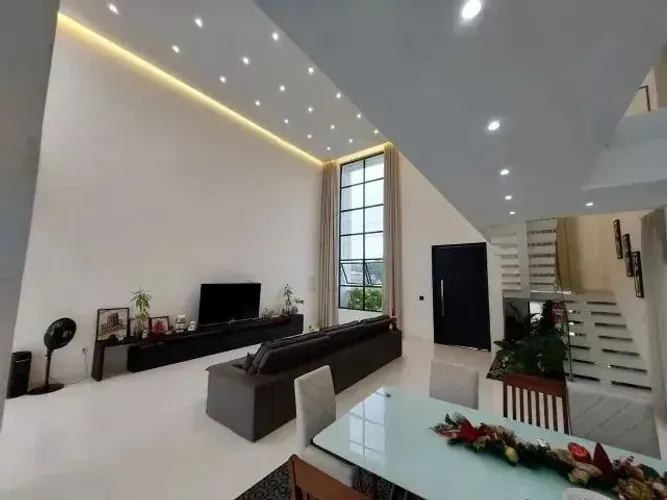Casa Alto Padrão 380m² - Mobiliada - 3 Suítes + 4 Vagas - FGR Coimbra