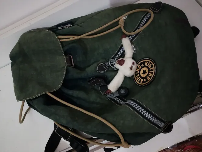 Mochila Kipling e acessórios