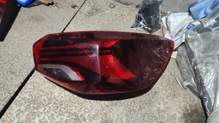 Lanterna Onix Sedan LT LTZ 2020 2021/2022 2023/2024 2025 lado direito com detalhe original