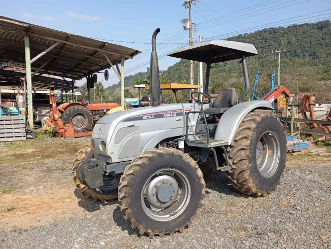 Trator Agrale 5075.4 - Potência e Eficiência no Campo