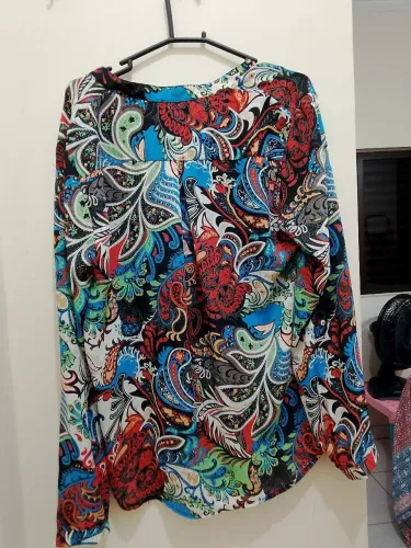 Blusa de seda estampada