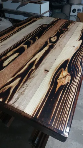 Mesa de madeira rústica